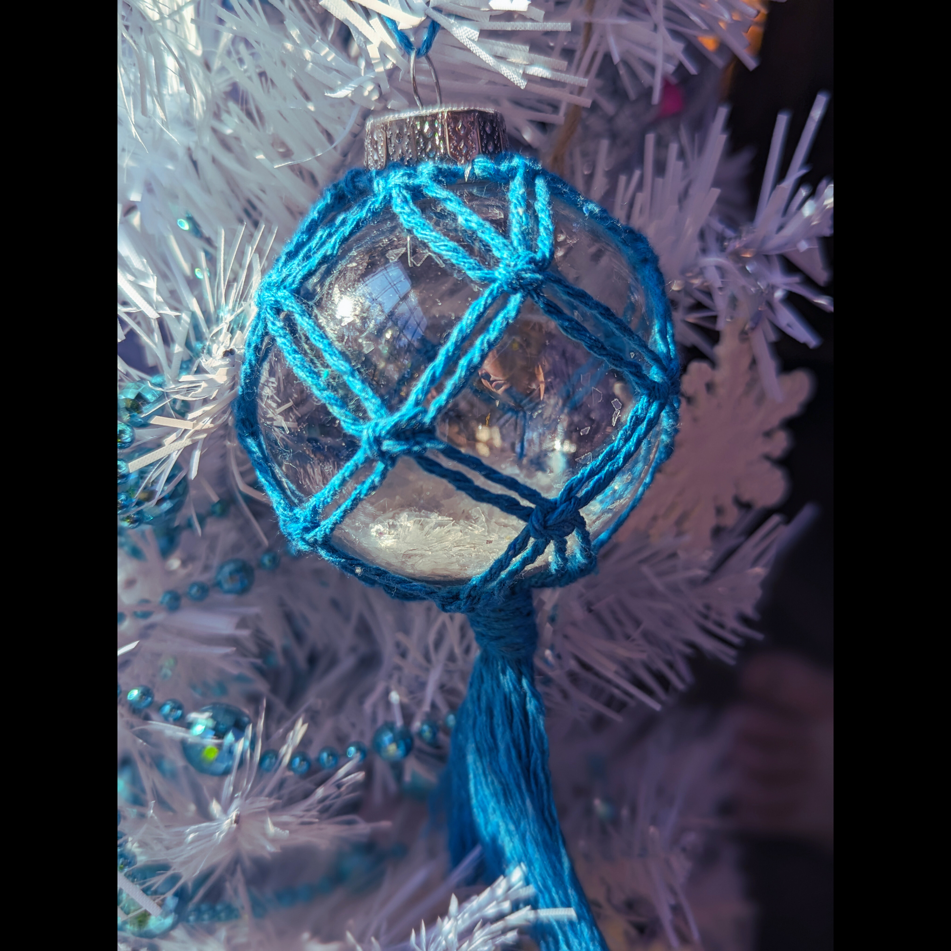 Blue Christmas Decor: Macrame Bulb